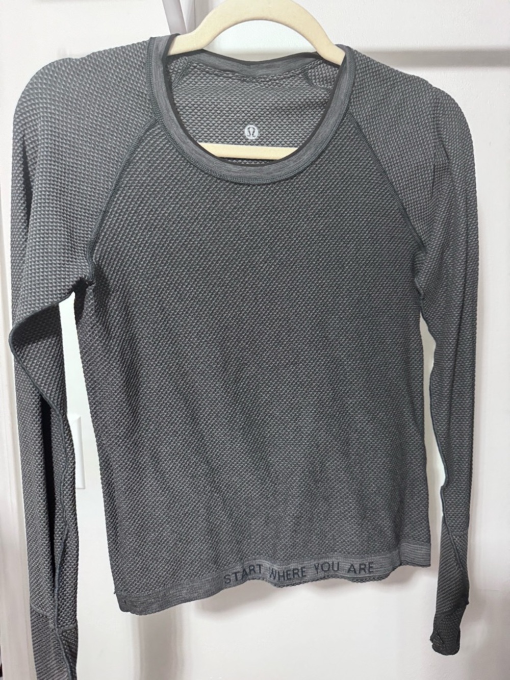 lululemon athletica Men's/Women's Long-Sleeve Tech Mesh Top in Gray